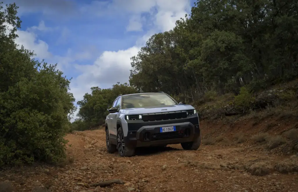 Toma de contacto del Jeep Compass 4xe: Un verdadero 4x4, le pese a quien le pese 59 Motor16 jeep compass 4xe prueba motor 16 33 Motor16