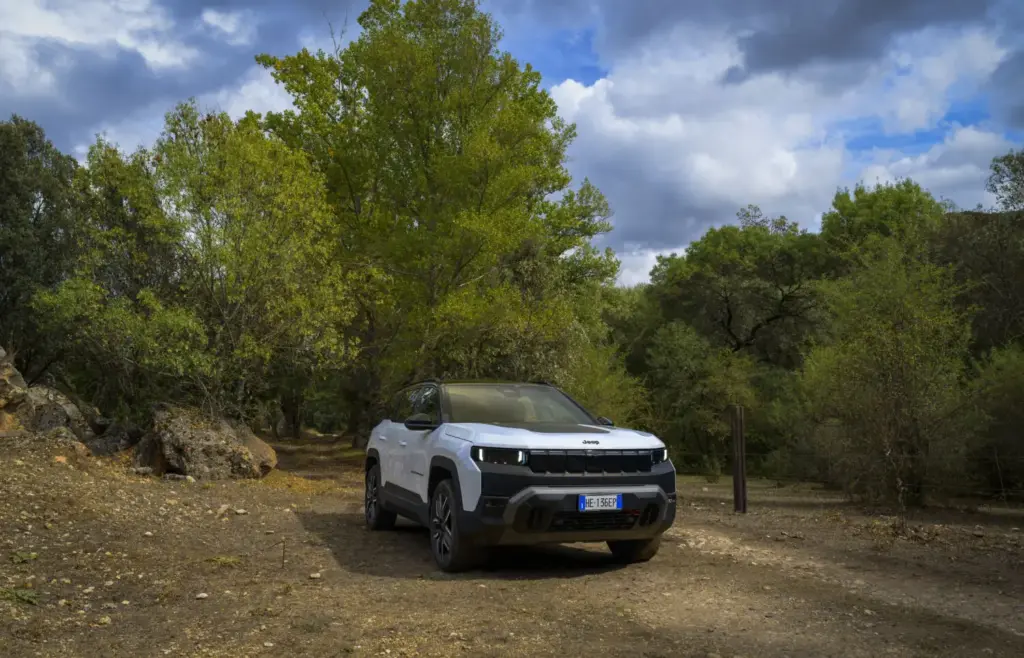 Toma de contacto del Jeep Compass 4xe: Un verdadero 4x4, le pese a quien le pese 44 Motor16 jeep compass 4xe prueba motor 16 48 Motor16