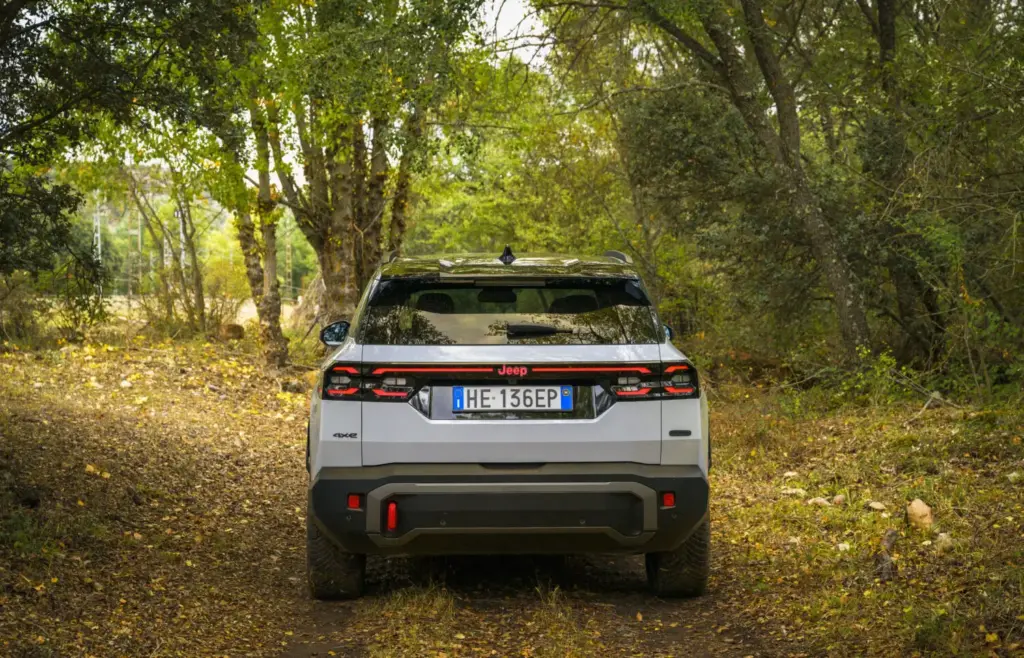 Toma de contacto del Jeep Compass 4xe: Un verdadero 4x4, le pese a quien le pese 41 Motor16 jeep compass 4xe prueba motor 16 51 Motor16