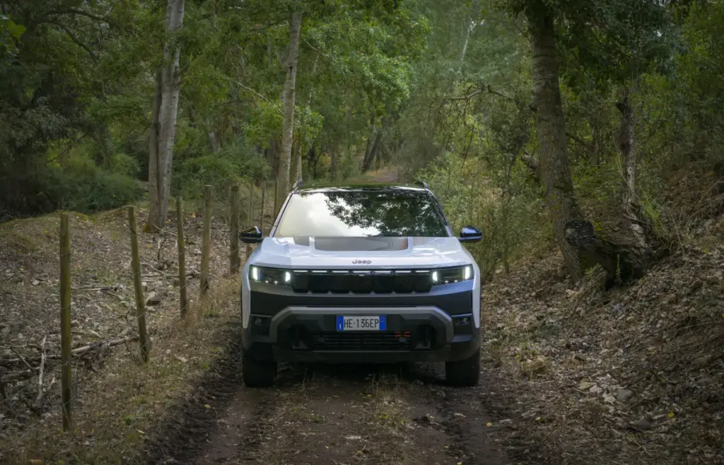 Toma de contacto del Jeep Compass 4xe: Un verdadero 4x4, le pese a quien le pese 40 Motor16 jeep compass 4xe prueba motor 16 52 Motor16