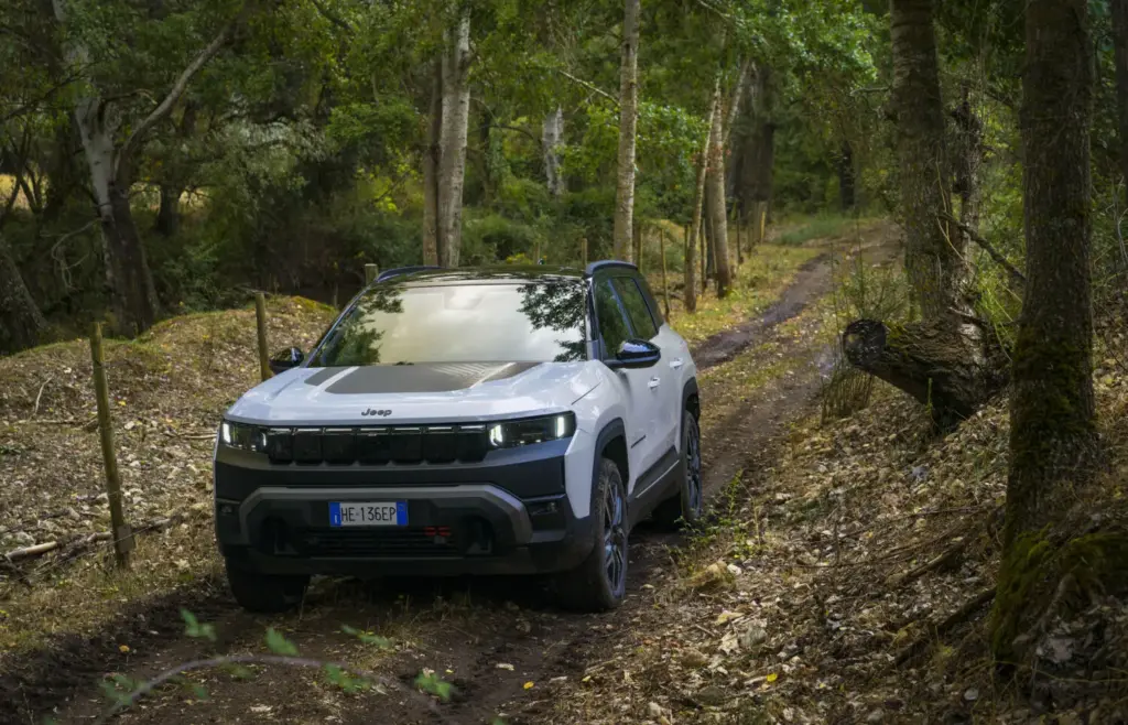 Toma de contacto del Jeep Compass 4xe: Un verdadero 4x4, le pese a quien le pese 39 Motor16 jeep compass 4xe prueba motor 16 53 Motor16