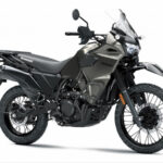 Kawasaki KLE650 2027: estrena llanta de 21 pulgadas y una versión SE más equipada