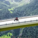 Europa estudia el límite de velocidad de 100 km/h: así cambia la autopista para el carnet A2