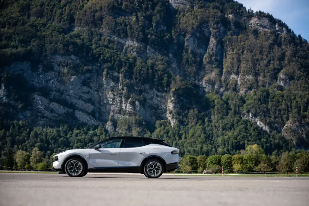 Lotus Eletre X: Este SUV híbrido enchufable de 952 CV ya tiene precio 41 Motor16 lotus eletre x 3 Motor16