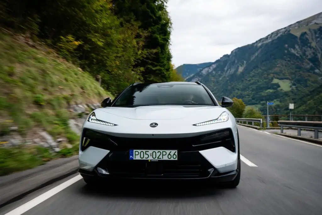 Lotus Eletre X: Este SUV híbrido enchufable de 952 CV ya tiene precio 1 Motor16 lotus eletre x 36 Motor16