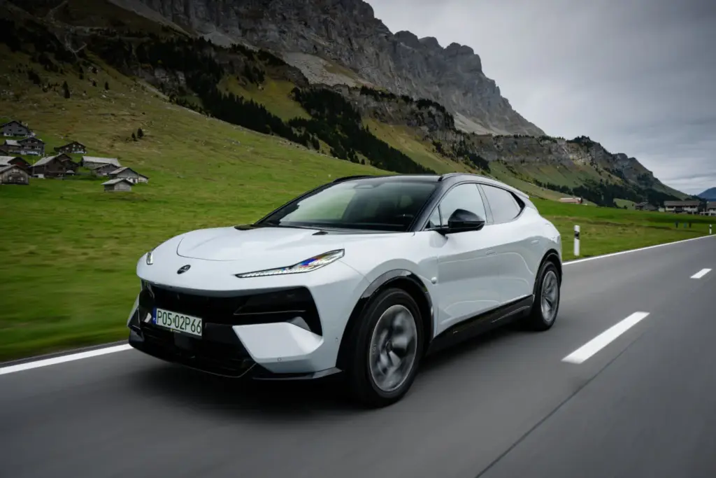 Lotus Eletre X: Este SUV híbrido enchufable de 952 CV ya tiene precio 44 Motor16 lotus eletre x 41 Motor16