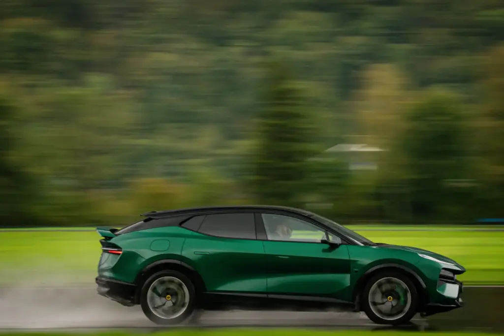 Lotus Eletre X: Este SUV híbrido enchufable de 952 CV ya tiene precio 38 Motor16 lotus eletre x 6 Motor16