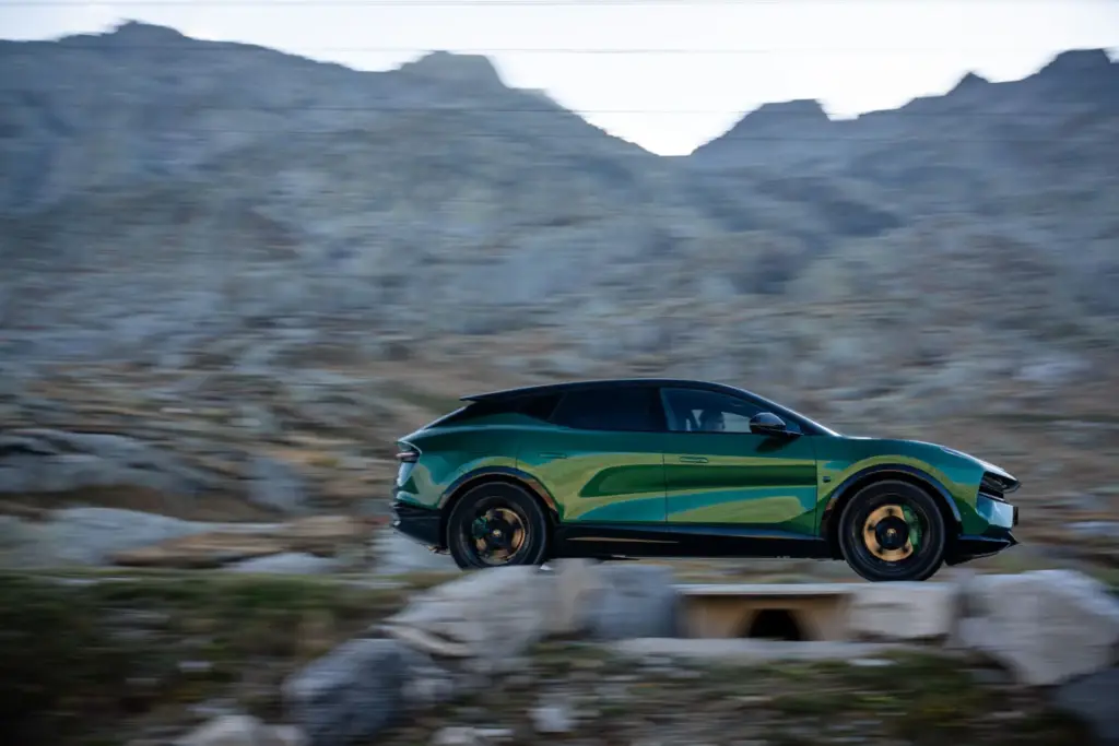 Lotus Eletre X: Este SUV híbrido enchufable de 952 CV ya tiene precio 36 Motor16 Lotus Eletre X: Este SUVhíbrido enchufable de 952 CV ya tiene precio