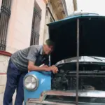 Mantenimiento coche viejo: la revisión a tiempo evita averías de 1.500 euros y fallos en la ITV