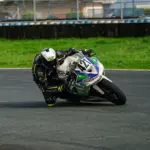 Márquez lidera MotoGP tras ganar el sprint y aprovechar la caída de las Aprilia en Mandalika