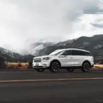 California cierra el vacío legal que permitía matricular un coche de lujo en Montana para pagar menos impuestos