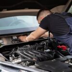 Calentar el motor al ralentí y otros mitos de mantenimiento del coche que encarecen la factura