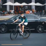 La multa de 200 euros de la DGT por adelantar a un ciclista sin dejar 1,5 metros