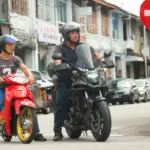 Multa por conducir una moto en chanclas: la DGT sanciona aunque el Reglamento no lo prohíba