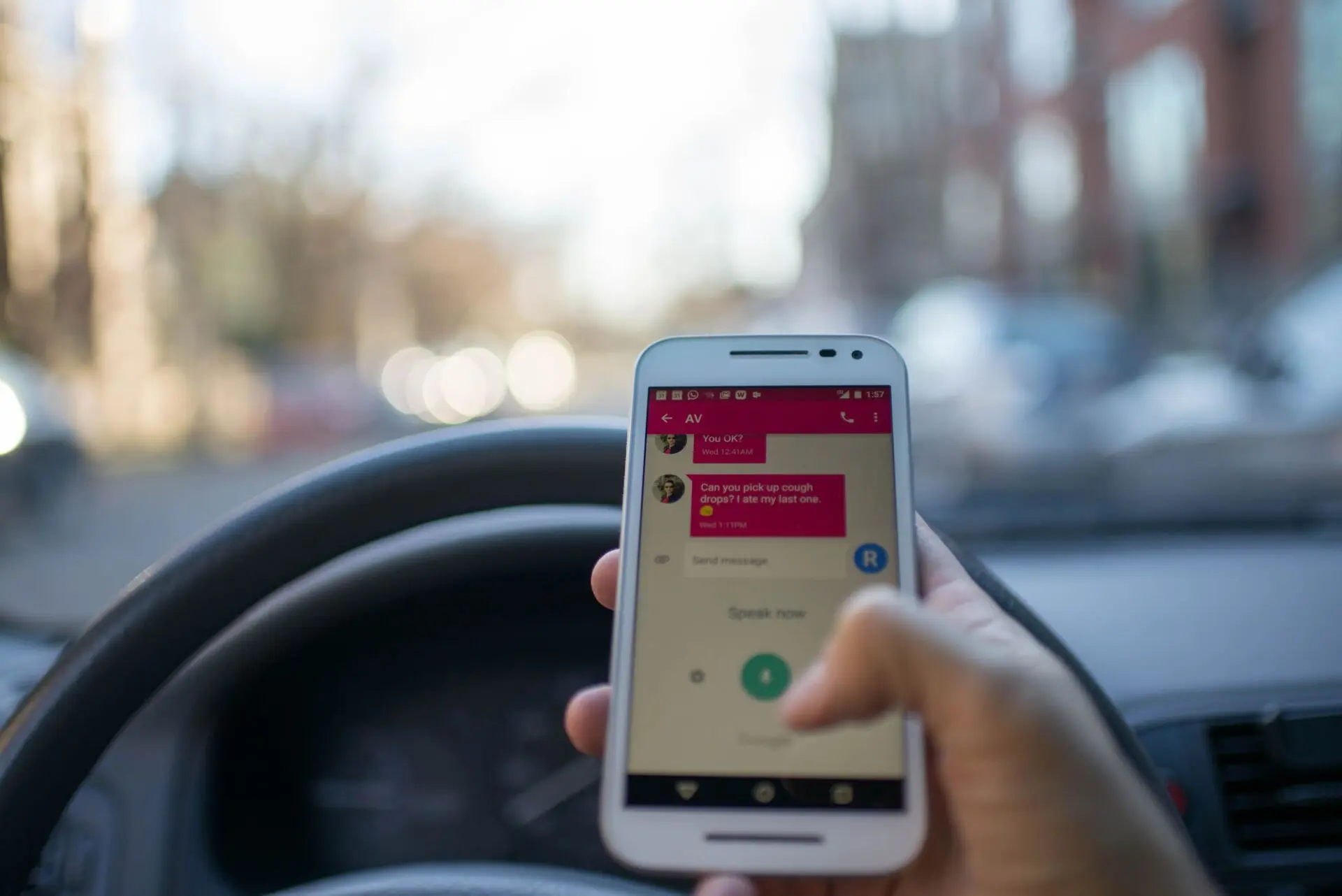 multa móvil al volante