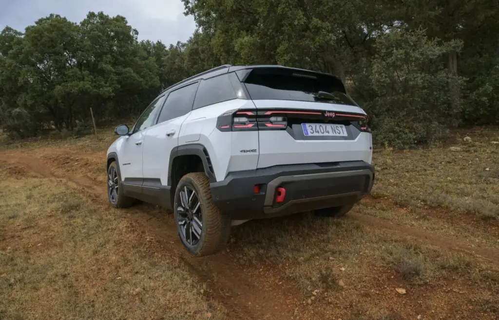 Toma de contacto del Jeep Compass 4xe: Un verdadero 4x4, le pese a quien le pese 15 Motor16 Toma de contacto del Jeep Compass 4xe: Un verdadero 4x4, le pese a quien le pese