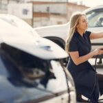 Seguro de coche eléctrico: qué cubre de verdad la póliza y por qué la prima es más alta