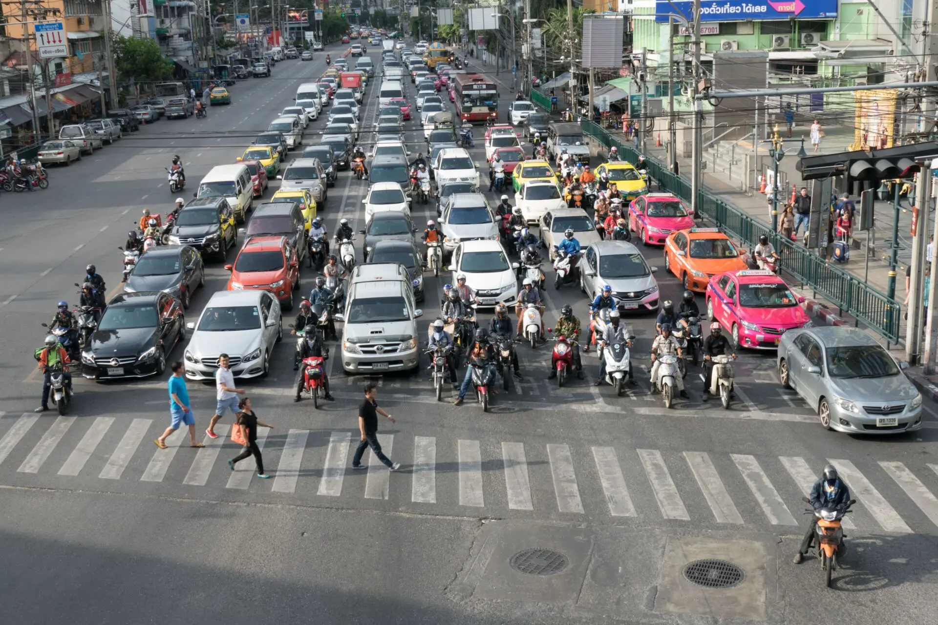 Siniestralidad urbana: el 65% de los accidentes con víctimas ocurre en ciudad y golpea a peatones y motoristas 1 Motor16 accidentes en ciudad