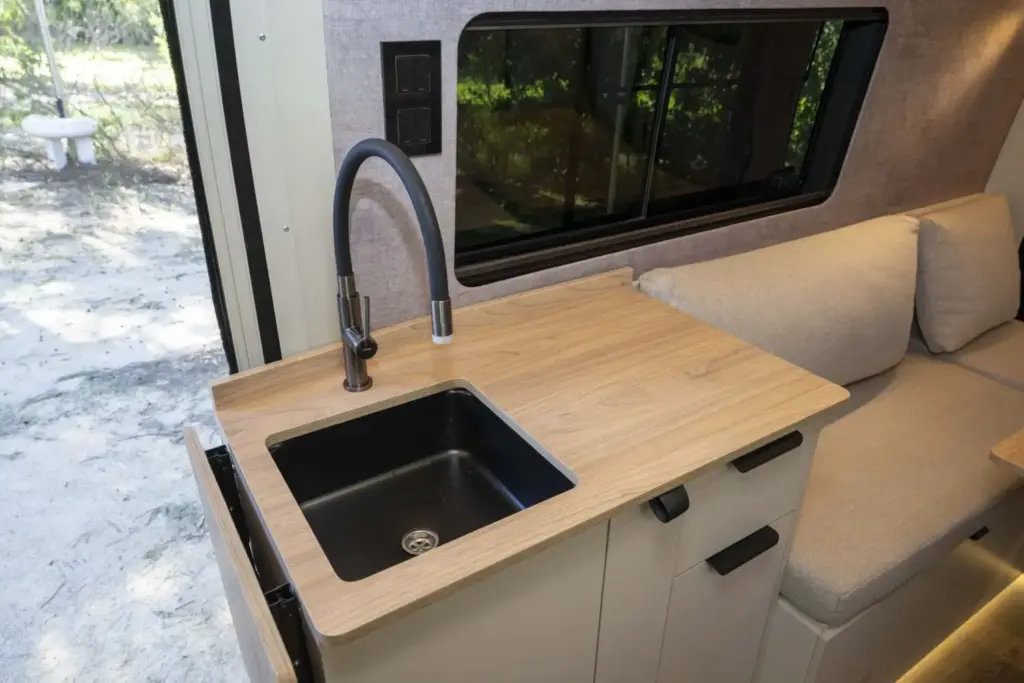 Stellantis Pro One quiere seguir dominando el mercado camper: una de cada dos unidades vendidas en España lleva su sello 92 Motor16 stellantis pro one camper fiat ducato nomade nation 11 Motor16