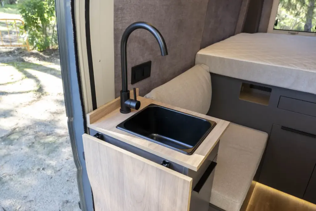 Stellantis Pro One quiere seguir dominando el mercado camper: una de cada dos unidades vendidas en España lleva su sello 116 Motor16 stellantis pro one camper fiat ducato nomade nation 34 Motor16
