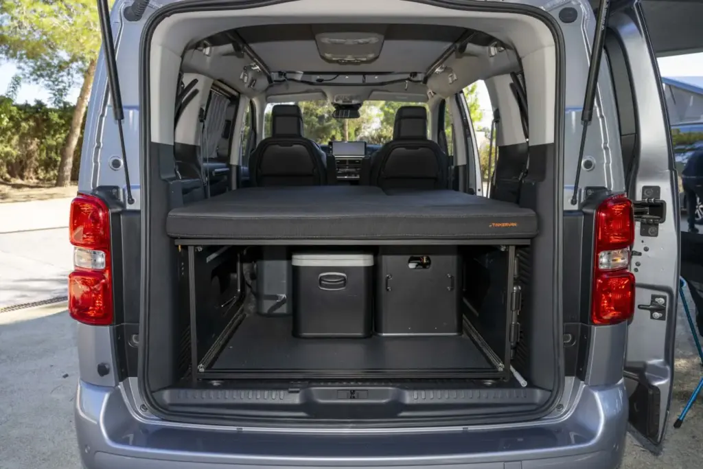 Stellantis Pro One quiere seguir dominando el mercado camper: una de cada dos unidades vendidas en España lleva su sello 45 Motor16 stellantis pro one camper opel zafira tinkervan 3 Motor16