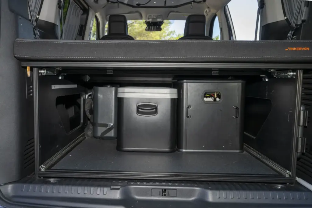 Stellantis Pro One quiere seguir dominando el mercado camper: una de cada dos unidades vendidas en España lleva su sello 49 Motor16 stellantis pro one camper opel zafira tinkervan 4 Motor16