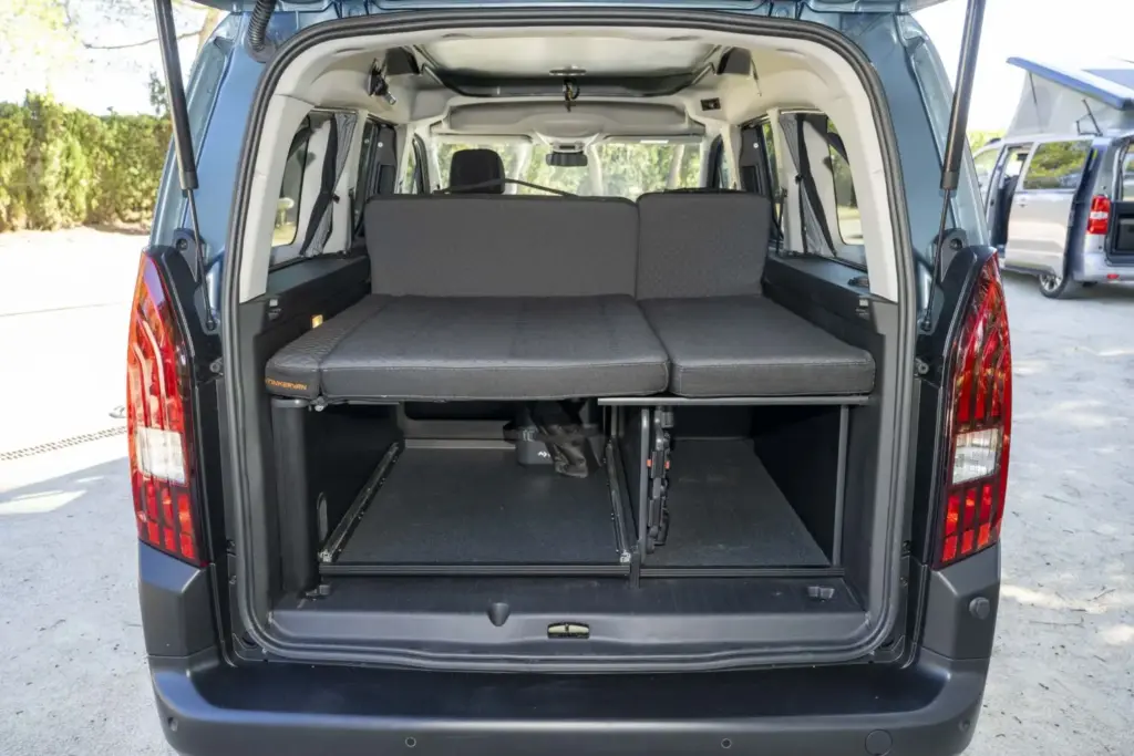 Stellantis Pro One quiere seguir dominando el mercado camper: una de cada dos unidades vendidas en España lleva su sello 36 Motor16 stellantis pro one camper peugeot rifter tikervan 8 Motor16
