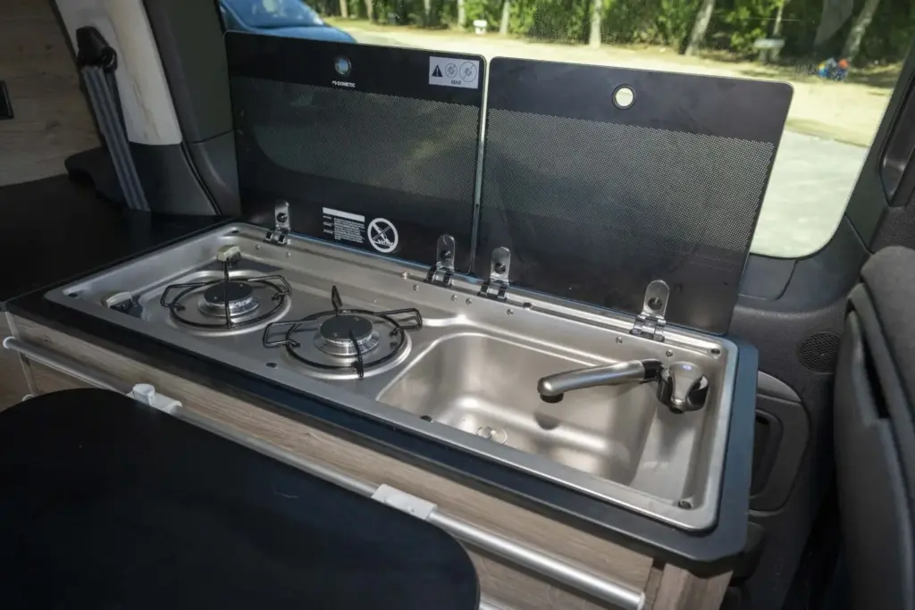 Stellantis Pro One quiere seguir dominando el mercado camper: una de cada dos unidades vendidas en España lleva su sello 14 Motor16 stellantis pro one citroen hollydays spacetourer 12 Motor16