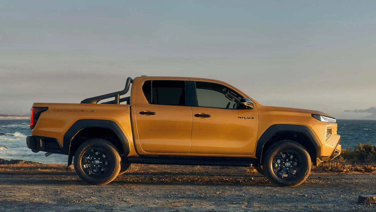 El nuevo Toyota Hilux llega como eléctrico e híbrido ligero