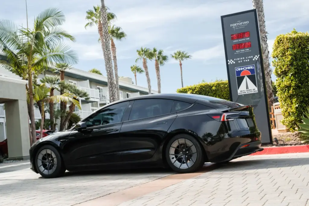 Tu Tesla Model 3 puede ser aún más eficiente con el paquete aerodinámico de Unplugged Performance 4 Motor16 unplugged performance tesla model 3 range booster package rear three quarter Motor16