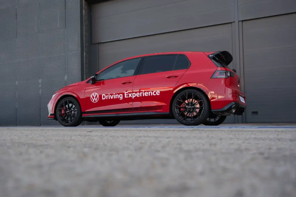 Volkswagen Driving Experience lleva a Valencia la pasión por la conducción 2 Motor16 volkswagen driving experience golf gti 50 Motor16